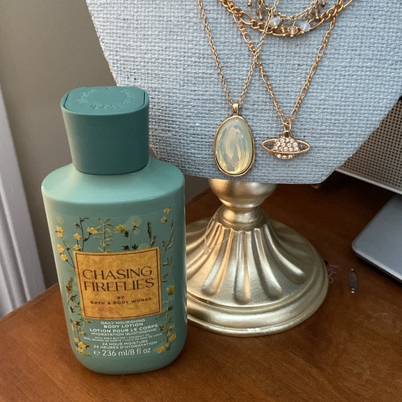 Bath & Body Works chasing fireflies lotion 236ml - Picture 2 of 3